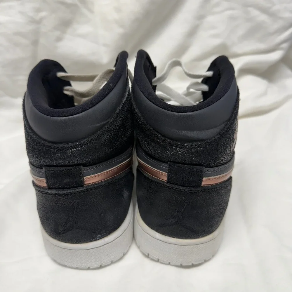 Nike Air Jordan 1 Retro High Black Bronze Medal 332550-016 Mens Size 9‎
